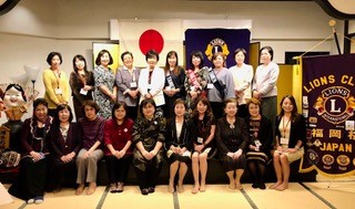 大阪屋にて懇親会とオークション