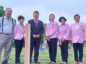 ワンヘルスセンダンプロジェクトのセンダン植樹式に出席