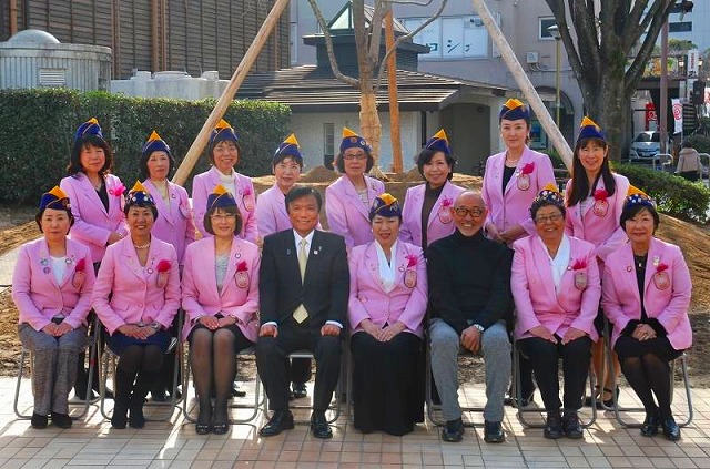 30周年記念植樹国指定重要文化財“旧福岡県公会堂貴賓館”に第１６代佐野藤右衛門【祇園しだれ桜】植樹